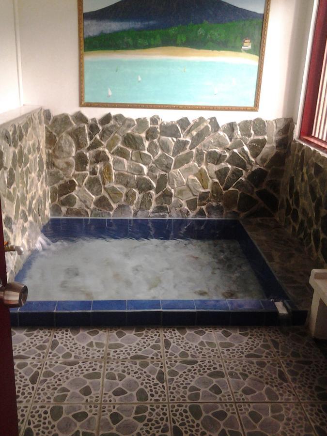 Makiling Onsen Hotel Los Banos  Exteriör bild